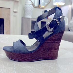 G By Guess Womens Blue Suede Adjustable Strap Buckle Wedge Strappy Heel Size 7.5